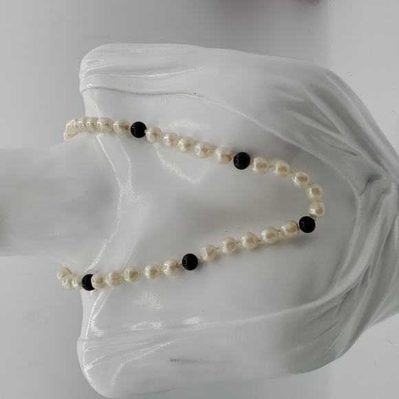 Trifari Stunning Beaded Formal Necklace 16 Inch N3614 - Picture 1 of 3